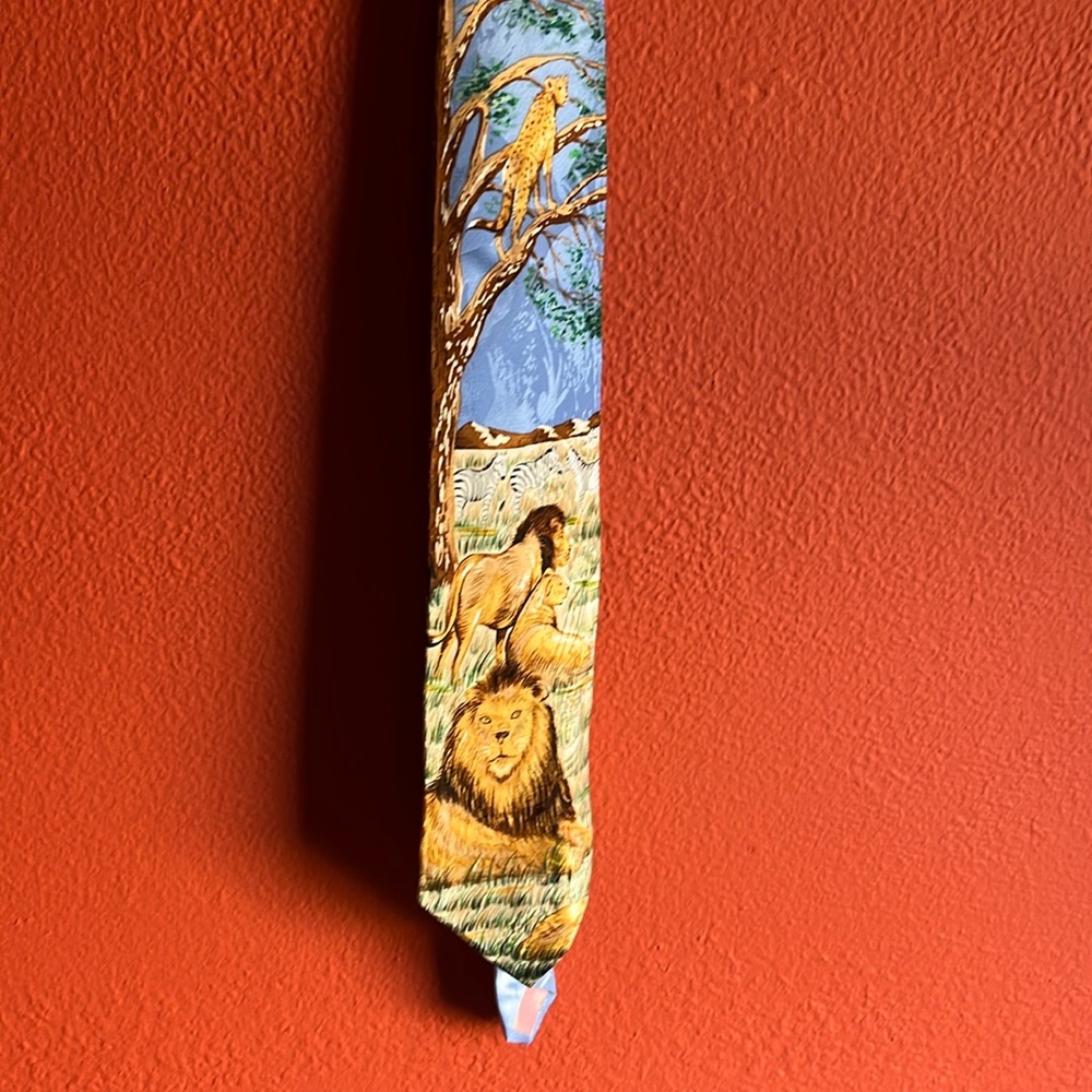 Vintage lion tie